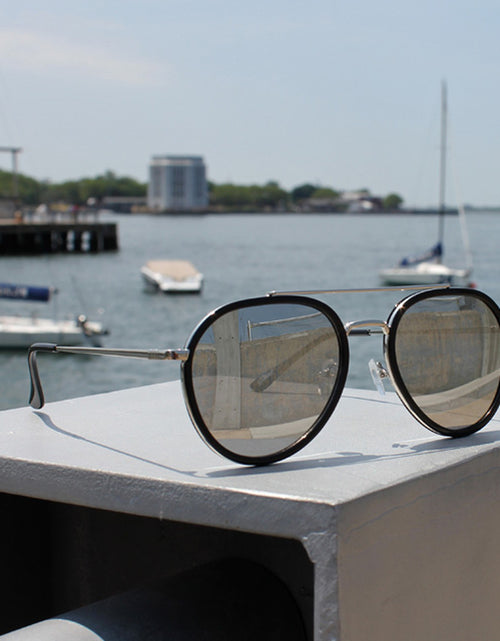 Load image into Gallery viewer, Jase New York Stark Sunglasses in Silver
